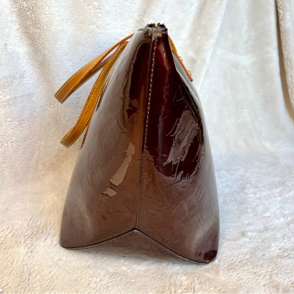 Louis Vuitton Amarante Vernis Monogram Bellevue GM Bag - Picture 9 of 17